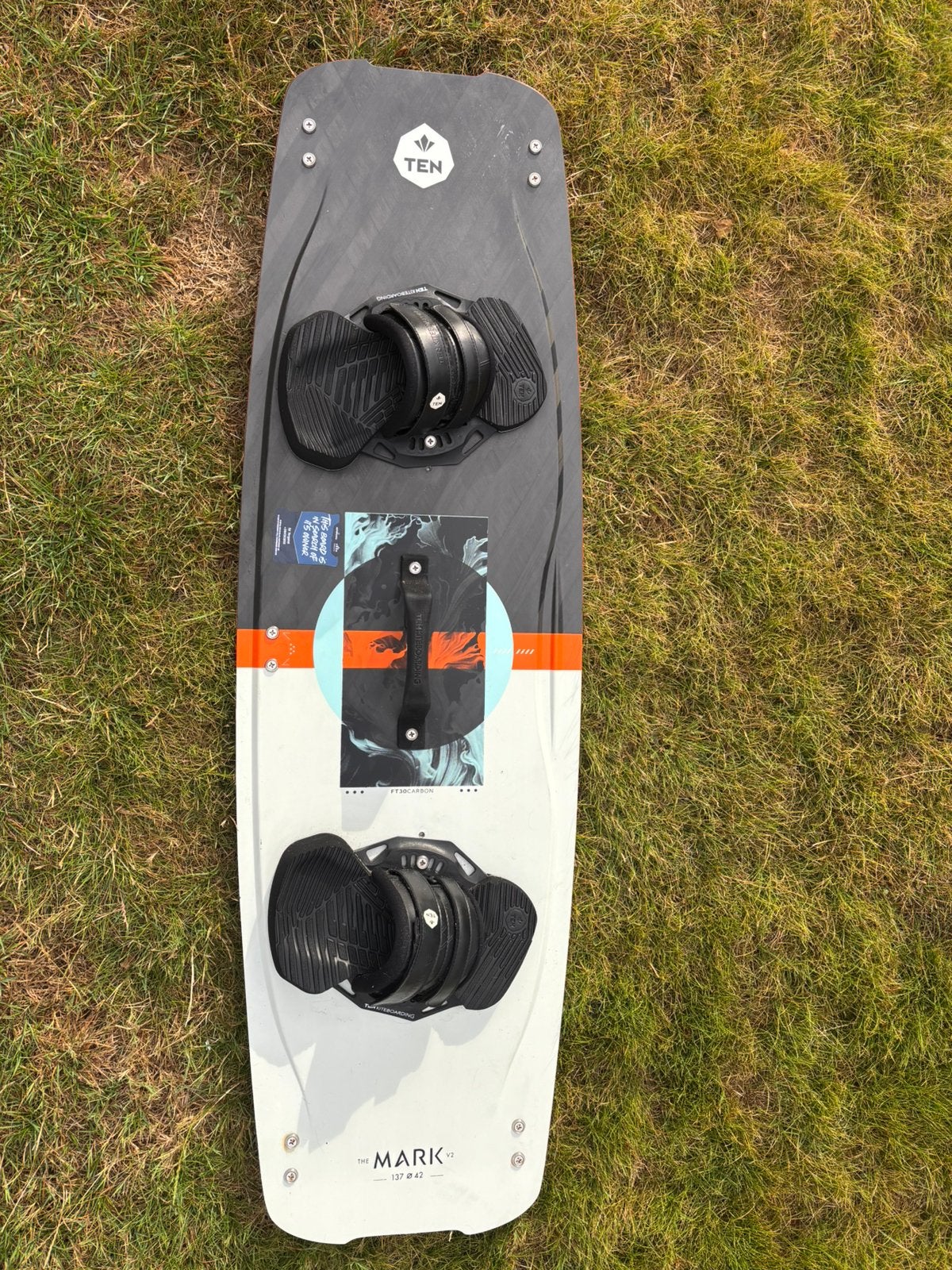 TEN The Mark V2 137x42 2025 Twintip Kiteboard, Watersport en Boten, Kitesurfen, Twintip, Kiteboard, Ophalen of Verzenden, Zo goed als nieuw