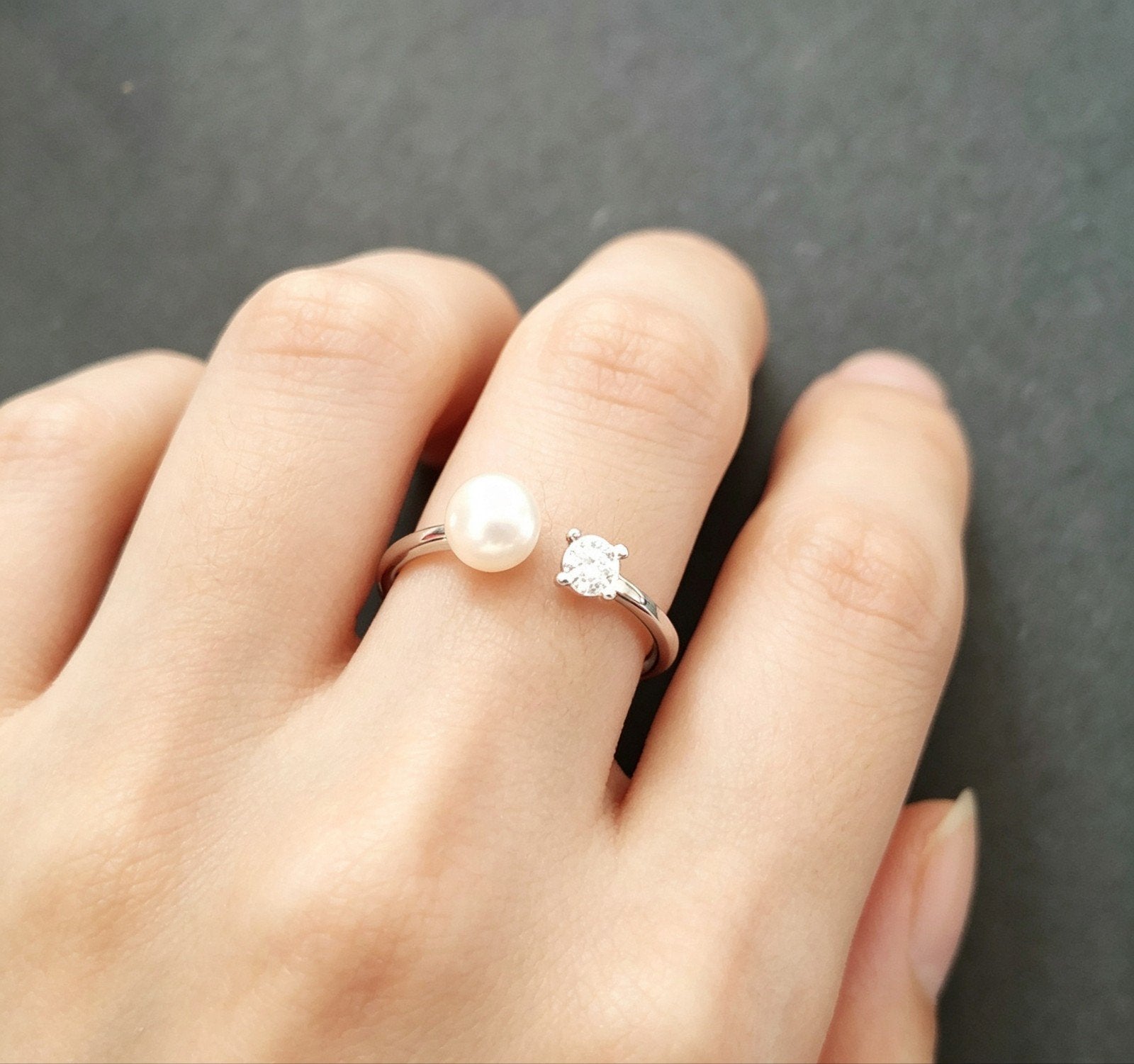 Handgemaakte mooie ring met natuurlijke parels., Sieraden, Tassen en Uiterlijk, Piercings, Ophalen of Verzenden, Nieuw, Zilver