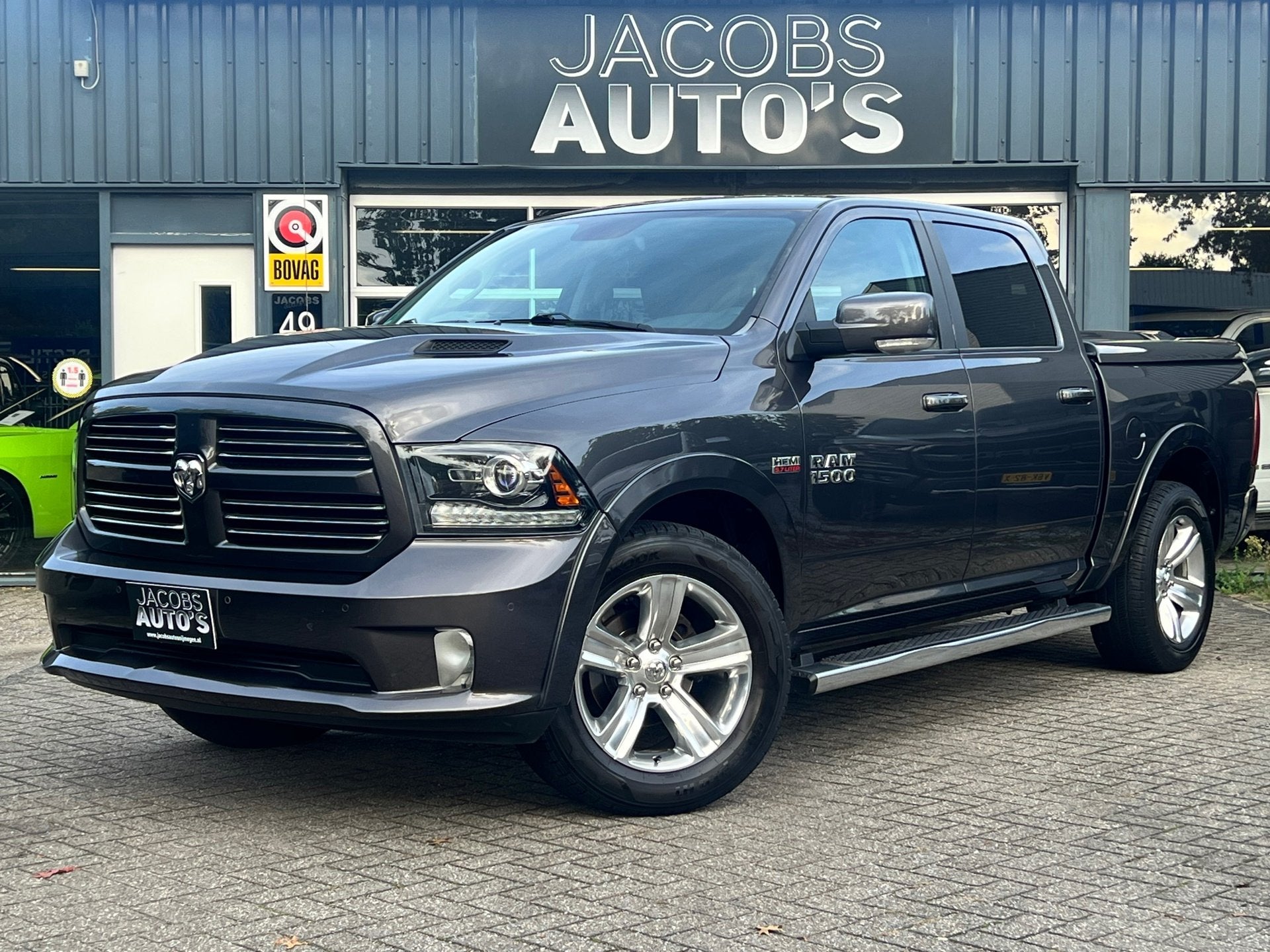 Dodge Ram 1500 5.7 V8 Crew Cab 5'7 sport 4x4, Automaat, Gebruikt, 5654 cc, 2442 kg