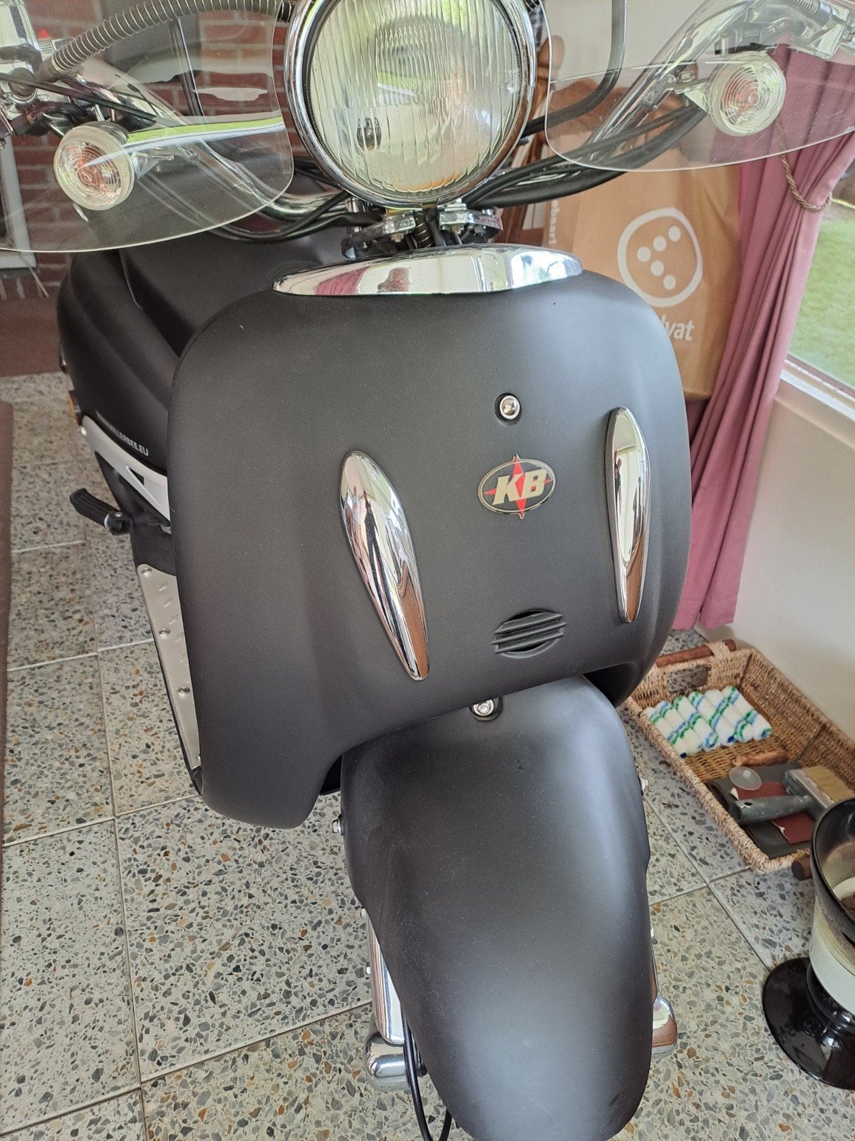 Custom scooter., Ophalen, Benzine