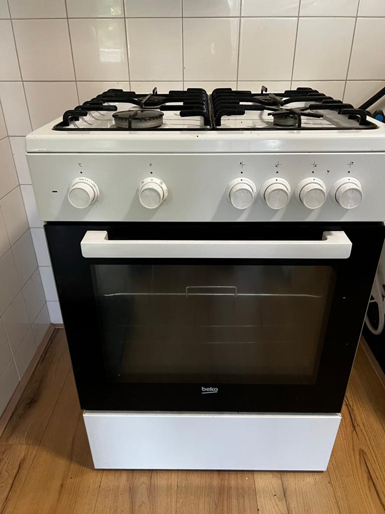 Beko gasfornuis met oven, Witgoed en Apparatuur, Fornuizen, Ophalen, Gebruikt, 4 kookzones, Gas