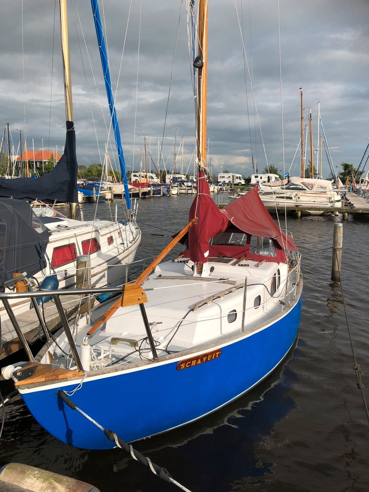 Klassiek zeiljacht met roodbruine zeilen, Watersport en Boten, Ophalen, 6 meter of meer, Gebruikt, Grootzeil