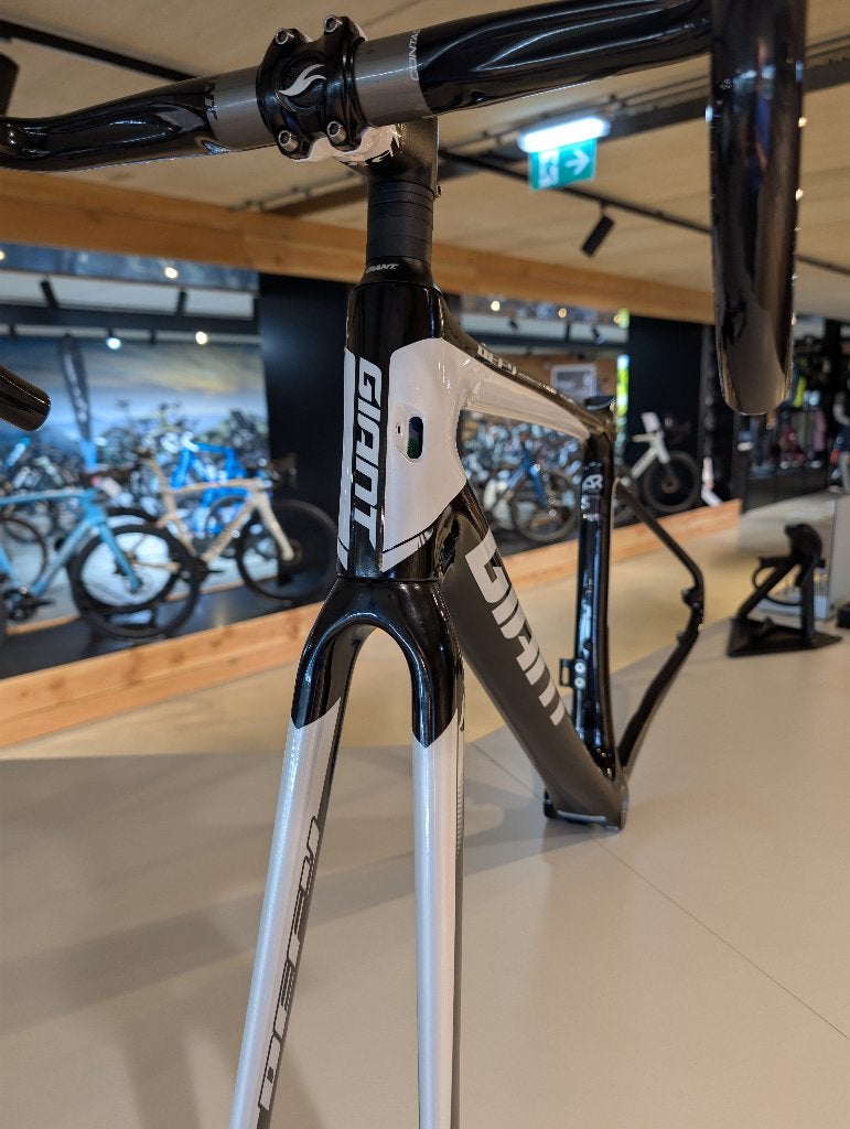 Giant Defy advanced frameset NU 699,00