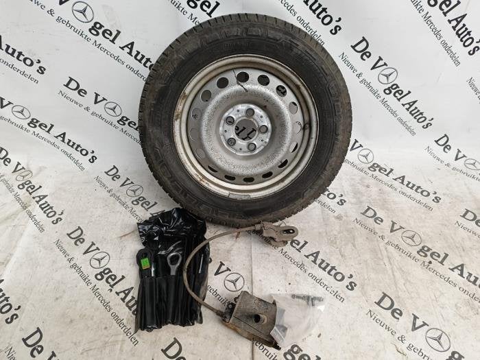 Ophangmechaniek reservewiel van een Mercedes Vito, Gebruikt, -, Ophalen of Verzenden, -