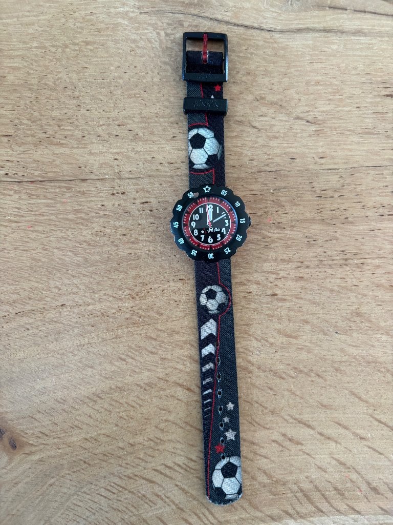 Flik Flak kinderhorloge – Voetbalprint, Ophalen of Verzenden, Zo goed als nieuw, Zwart, Jongen of Meisje