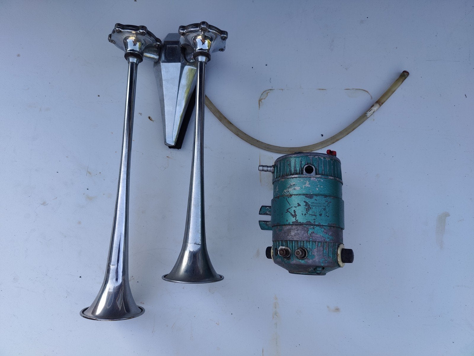 Luchthoorn met 12 Volt compressor, Ophalen of Verzenden, Gebruikt