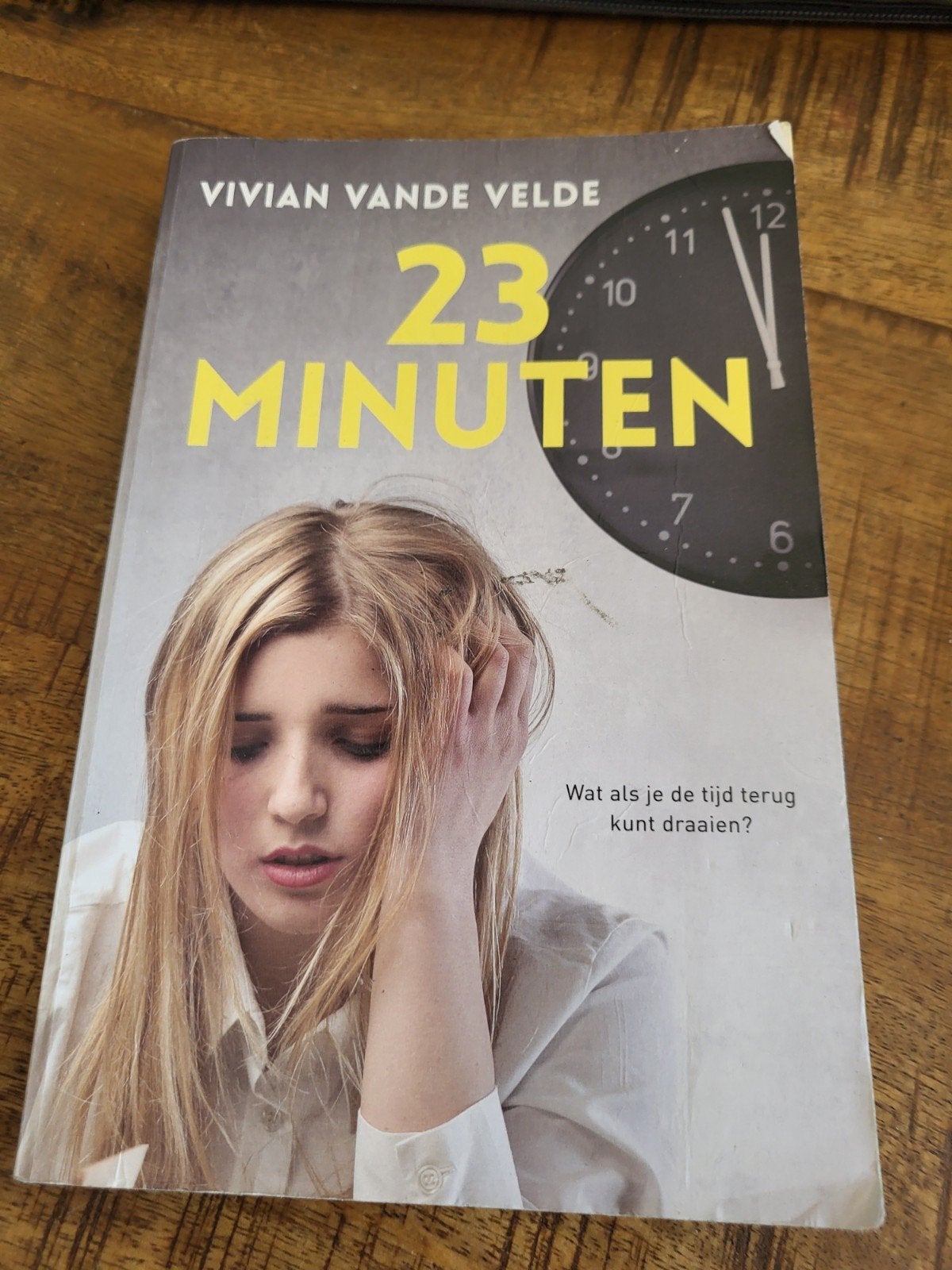 Vivian Vande Velde - 23 minuten (YA Special Kruidvat 2019), Ophalen of Verzenden, Zo goed als nieuw, Vivian Vande Velde