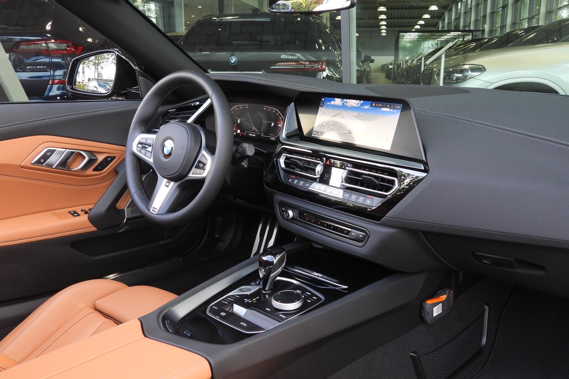 Foto 3 van BMW Z4 Roadster sDrive20i High Executive M Sport Automaat /