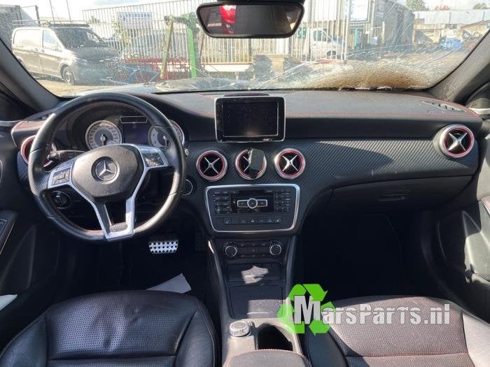 Navigatie Display van een Mercedes A-Klasse, Gebruikt, -, Ophalen of Verzenden, -