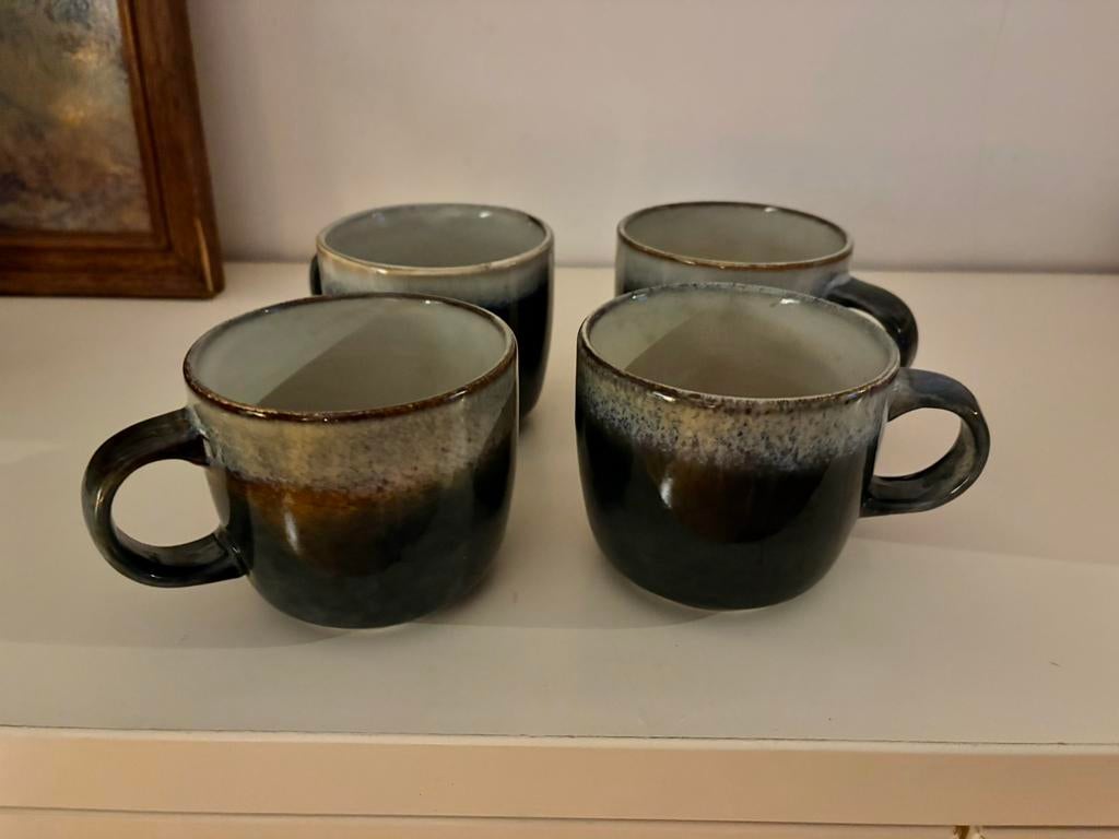 4 geglazuurde koffiekopjes Kwantum, Keramiek, Ophalen of Verzenden, Zo goed als nieuw, Overige stijlen