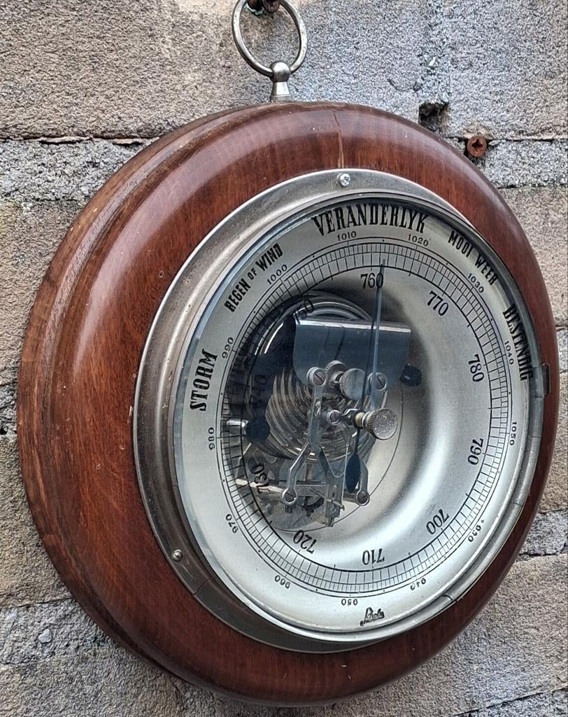 ELKRO Barometer.  1954.  Ø 18 cm.  Houten huis., Ophalen, Gebruikt, Barometer