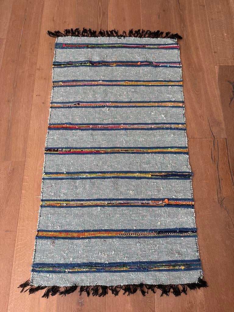 Retro Zweeds vloerkleed/ voddenkleed  120x67 cm, 100 tot 150 cm, Blauw, Zo goed als nieuw, Rechthoekig