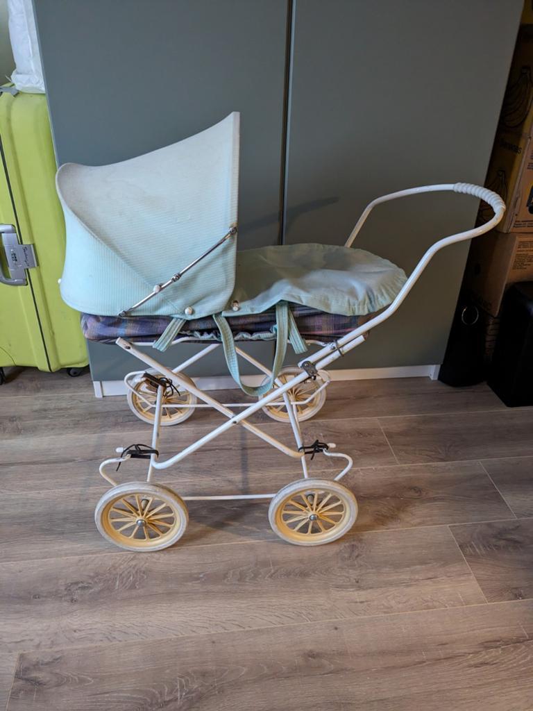 Gratis poppenwagen om op te knappen, Ophalen, Gebruikt, Jongen of Meisje