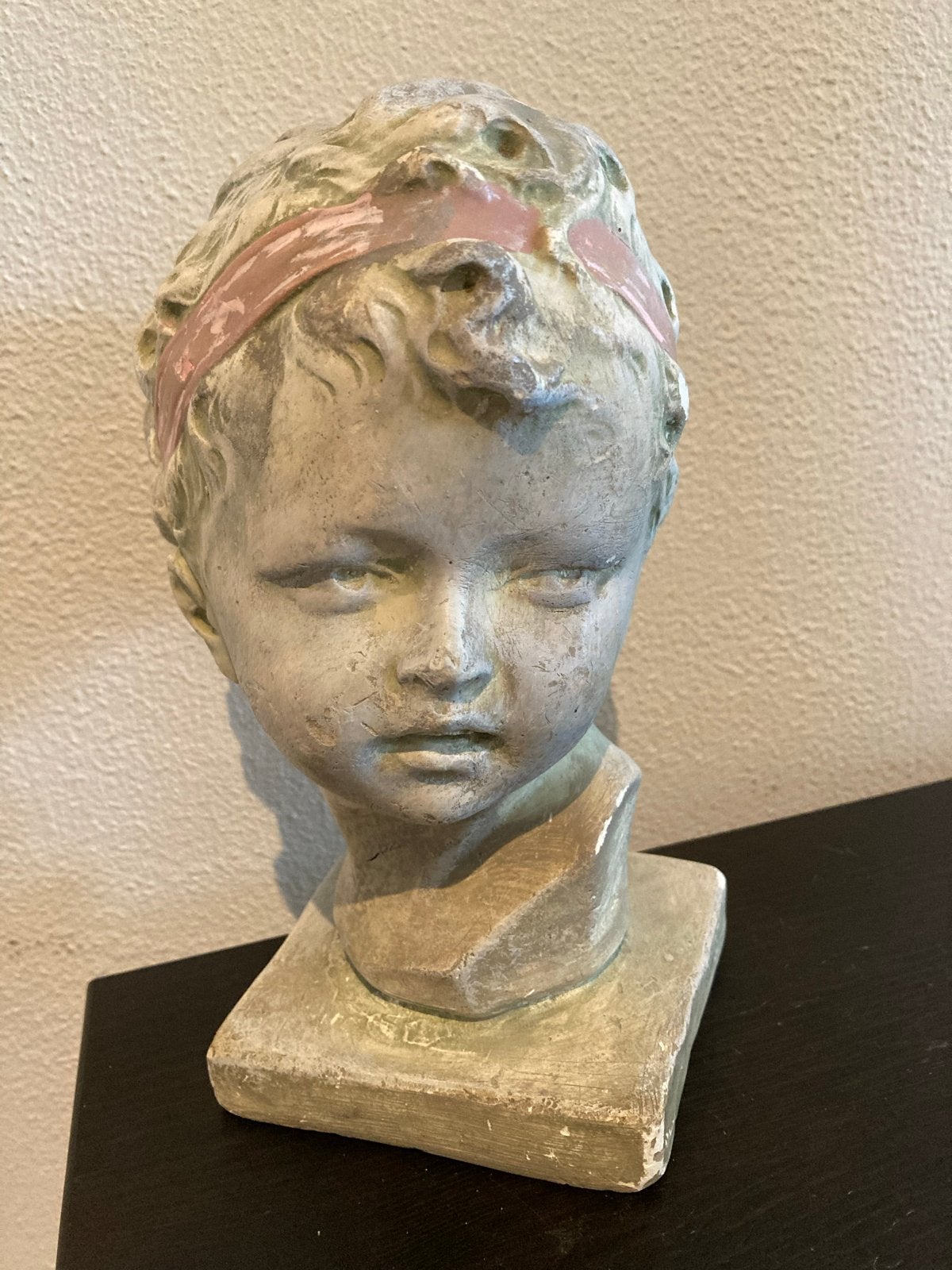 Vintage Kinderbuste - Meisje met Roze Haarband, Minder dan 20 cm, Gips, Buste, Ophalen of Verzenden