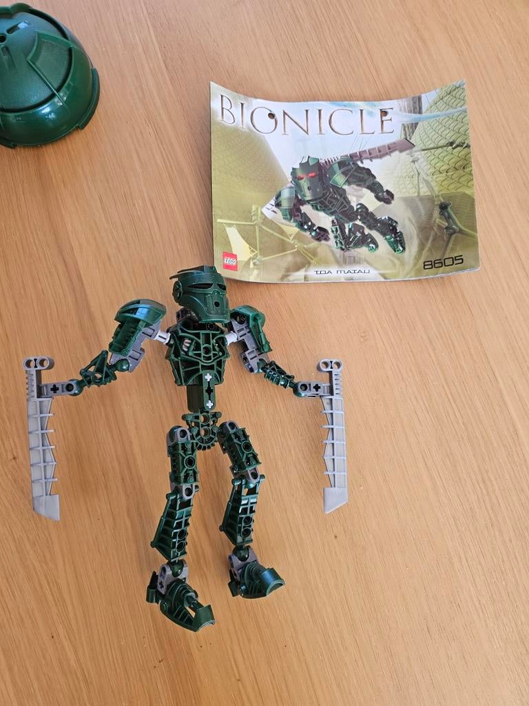 Lego Bionicle 8605 Toa Matau compleet met bus en boekje, Compleet, Bionicle, Lego, Ophalen of Verzenden