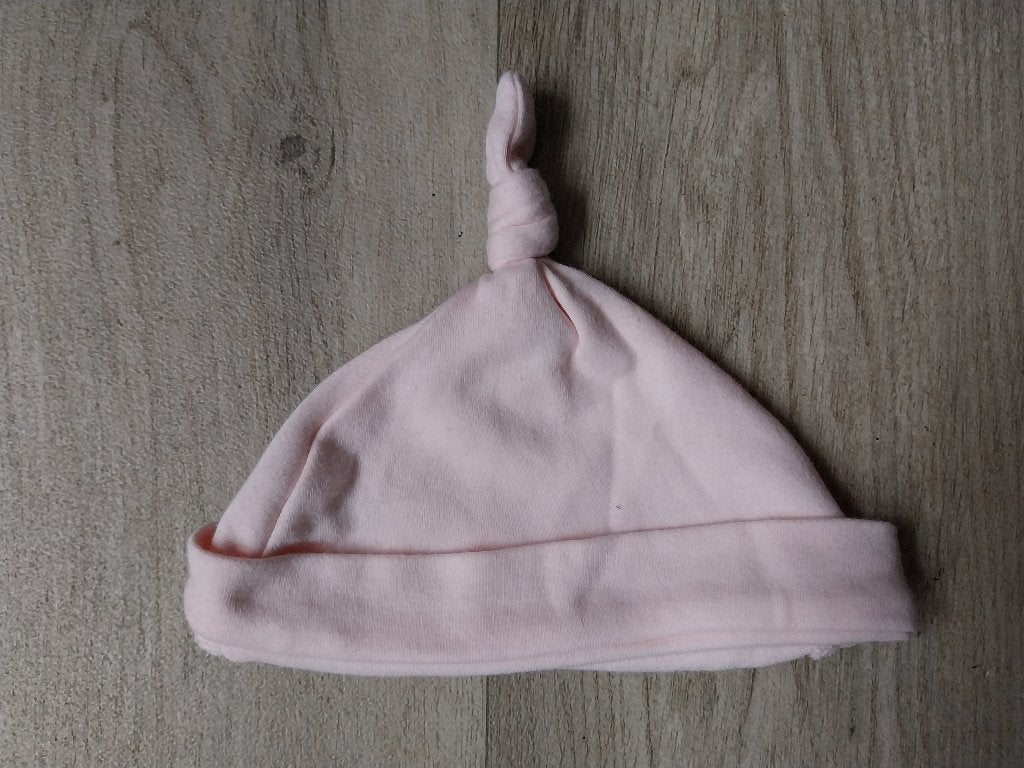Lichtroze mutsje met koop 0-3 maanden, Ophalen of Verzenden, Zo goed als nieuw, Meisje, Muts
