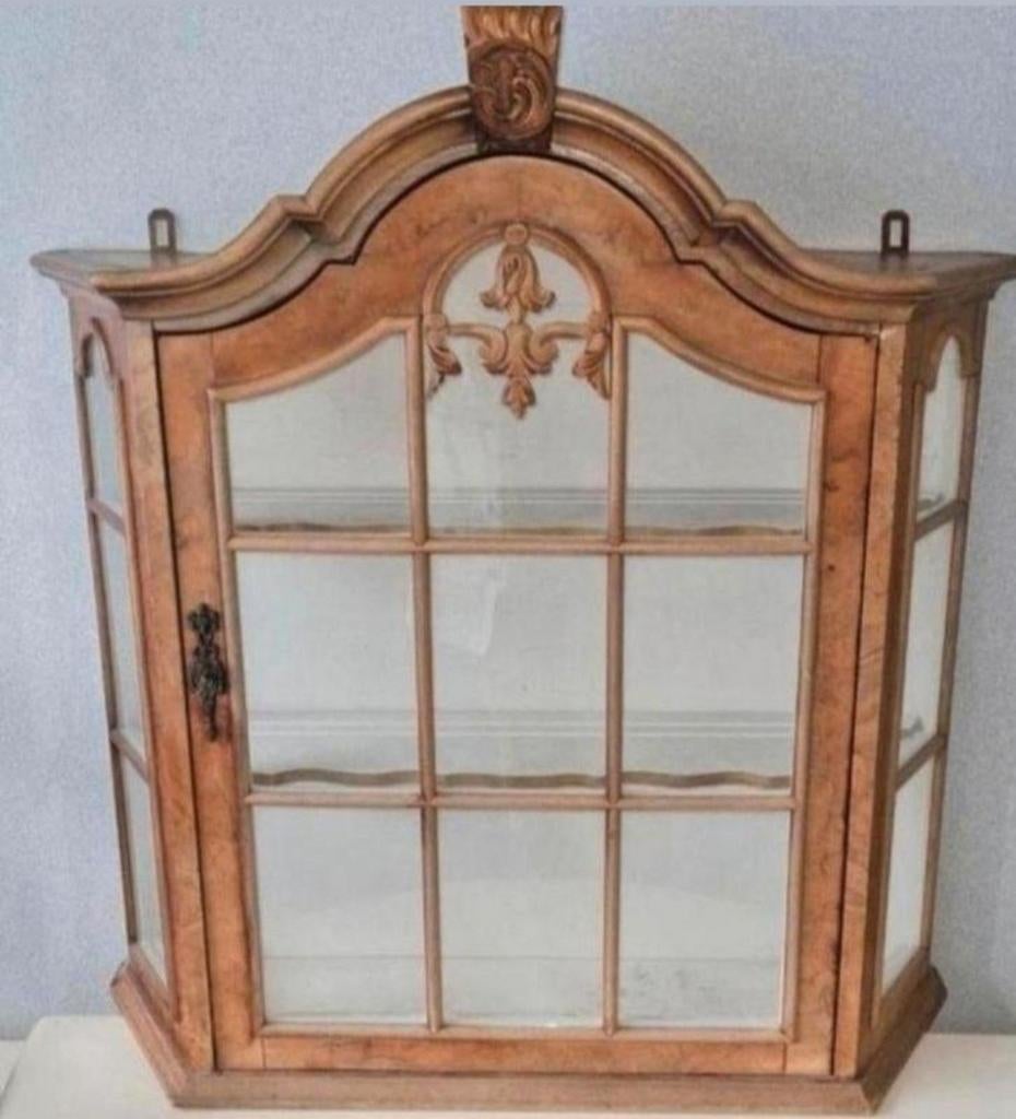 Klassiek noten houten wandkastje/vitrinekastje, Huis en Inrichting, Kasten | Vitrinekasten, Zo goed als nieuw, Minder dan 100 cm