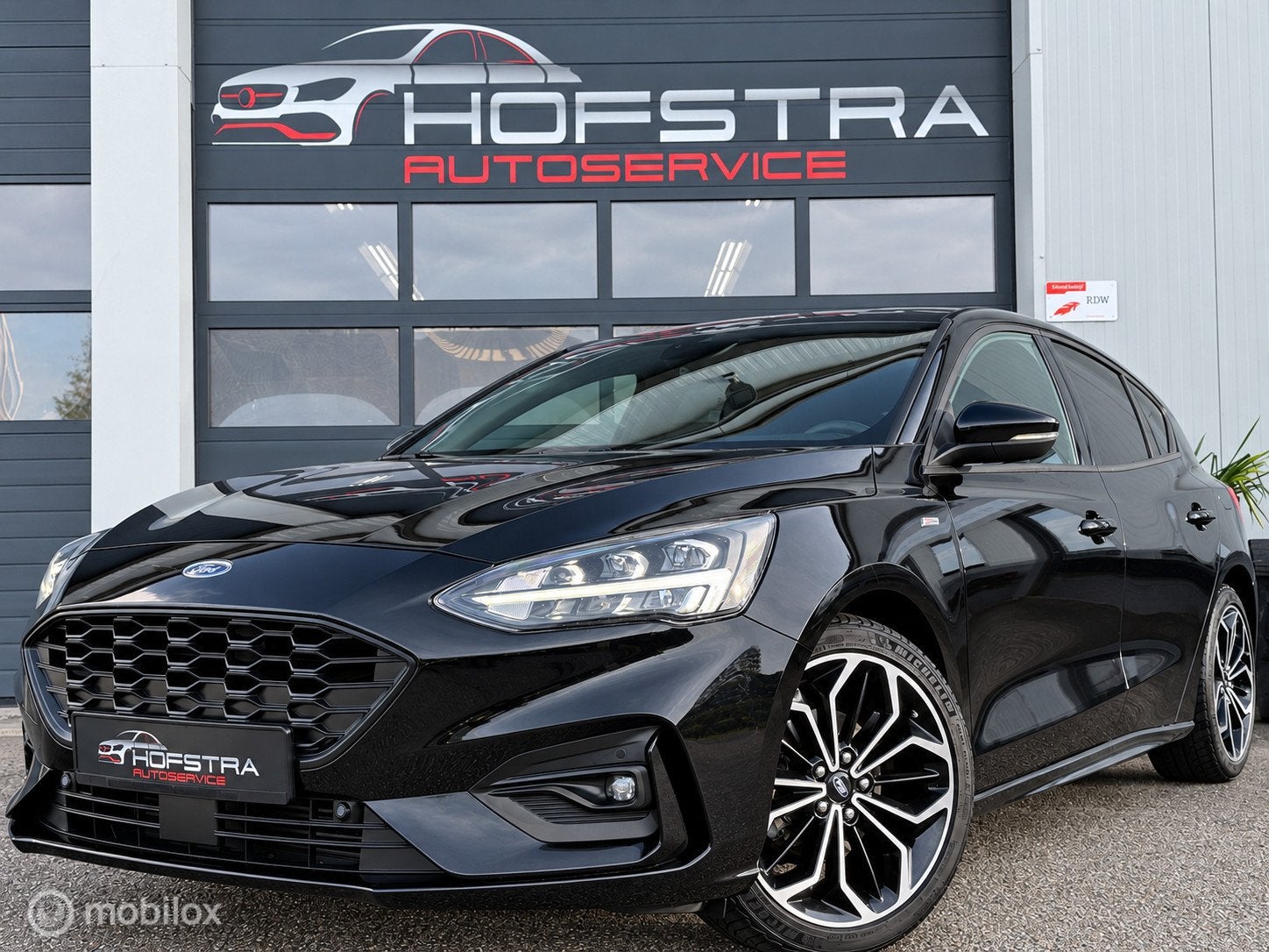 Ford Focus 1.0 EcoBoost Hybrid ST Line Camera Winterpack 18-, Dealer onderhouden, Gebruikt, Euro 6, Zwart