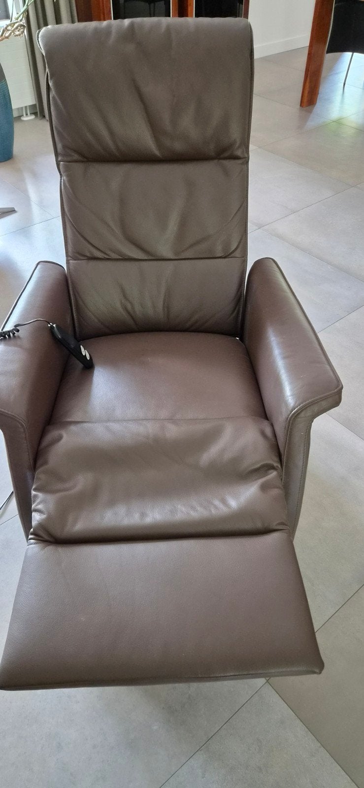 Comfortabele relaxfauteuil, sta op stoel- Leer - Elektrisch, Huis en Inrichting, Ophalen, Gebruikt, Modern, Comfort, 75 tot 100 cm