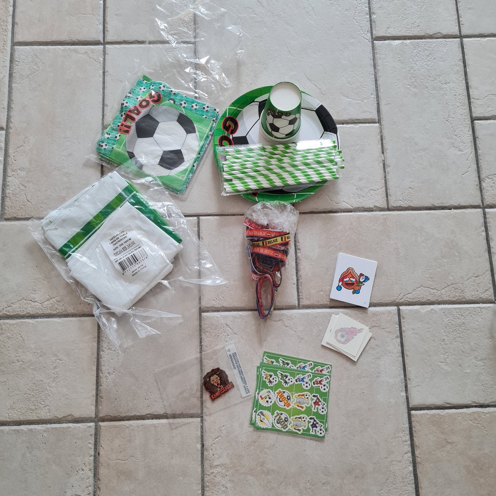 Voetbal Feestpakket: Borden, Bekers, Servetten & Decoratie, Ophalen of Verzenden, Nieuw, Feestartikel, Overige