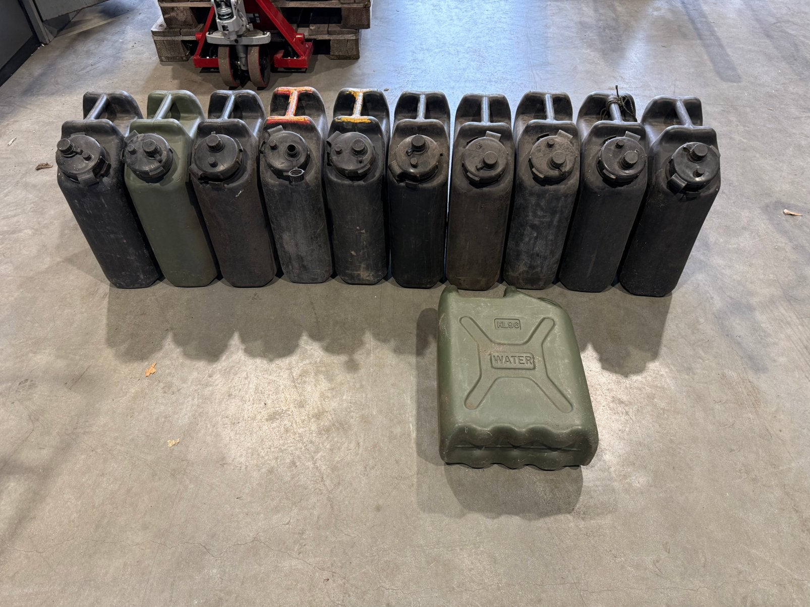 11 jerrycans water canadese leger 20 liter kunstof, -, -, Overige typen, Ophalen of Verzenden