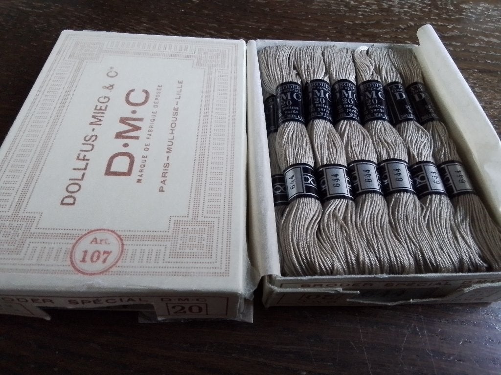 12 strengetjes broder dmc nog in een doosje, nummer 644, Ophalen of Verzenden, Nieuw, Handborduren, Borduurgaren of Zijde