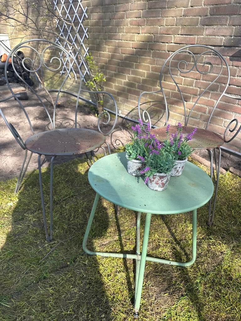 Brocante 1 of 2 ijzeren stoeltjes tuinstoelen, Tuin en Terras, Ophalen of Verzenden, Gebruikt, Metaal, Stapelbaar