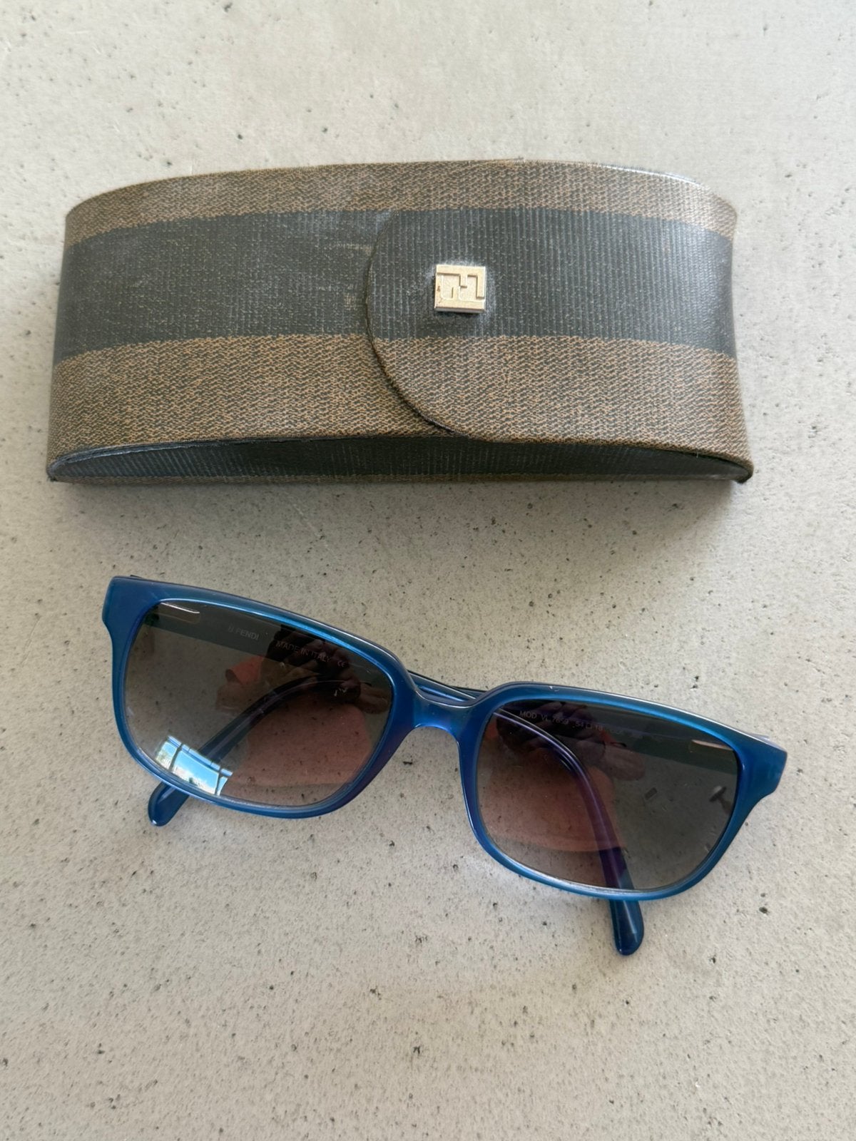 Super gave Vintage Authentieke Fendi zonnebril Unisex, Overige merken, Zonnebril, Blauw, Ophalen of Verzenden