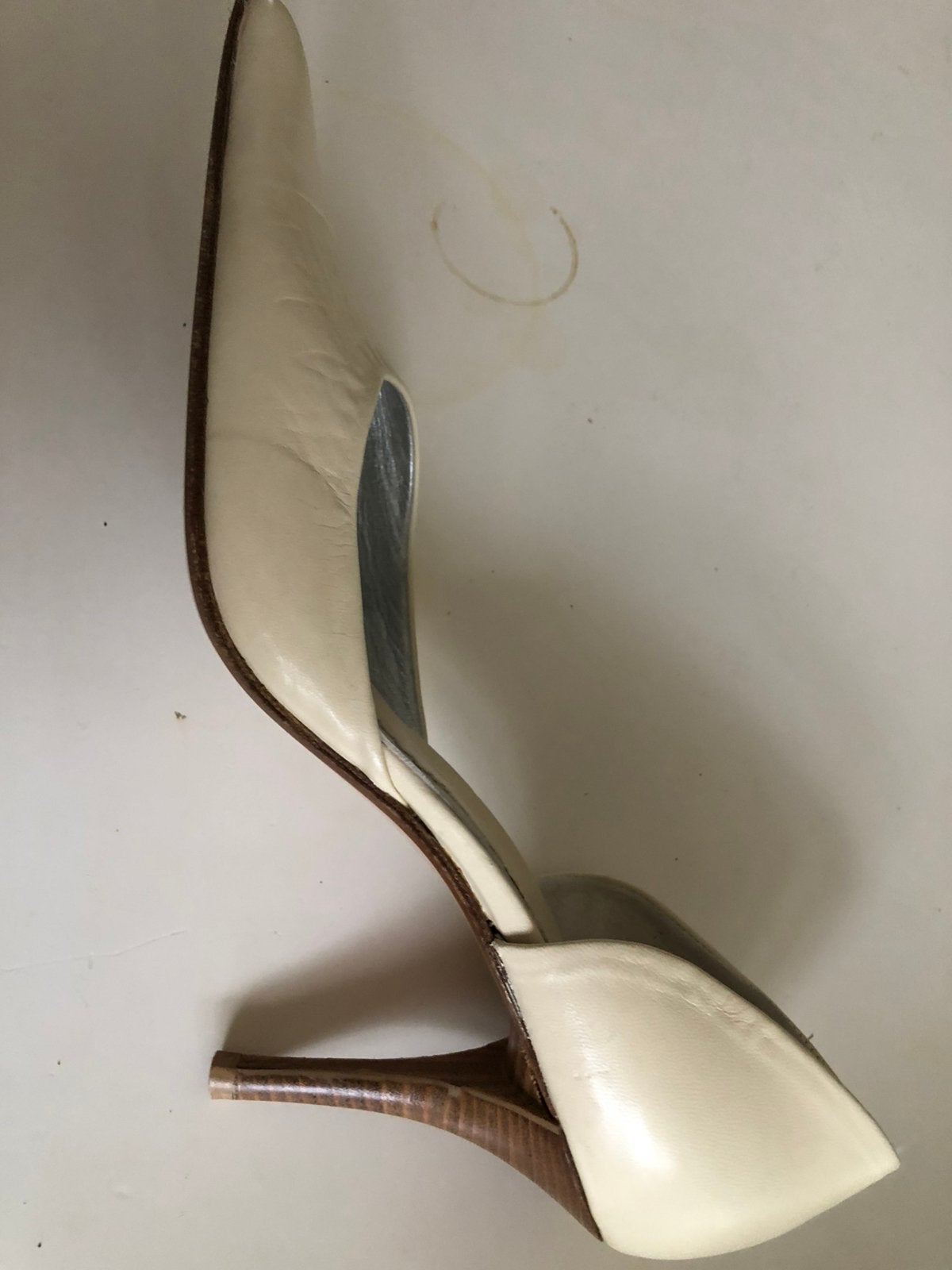 Te koop: leren pumps, ecru, maat 39, nieuwstaat, Kleding | Dames, Schoenen, Ophalen of Verzenden, Zo goed als nieuw, Beige