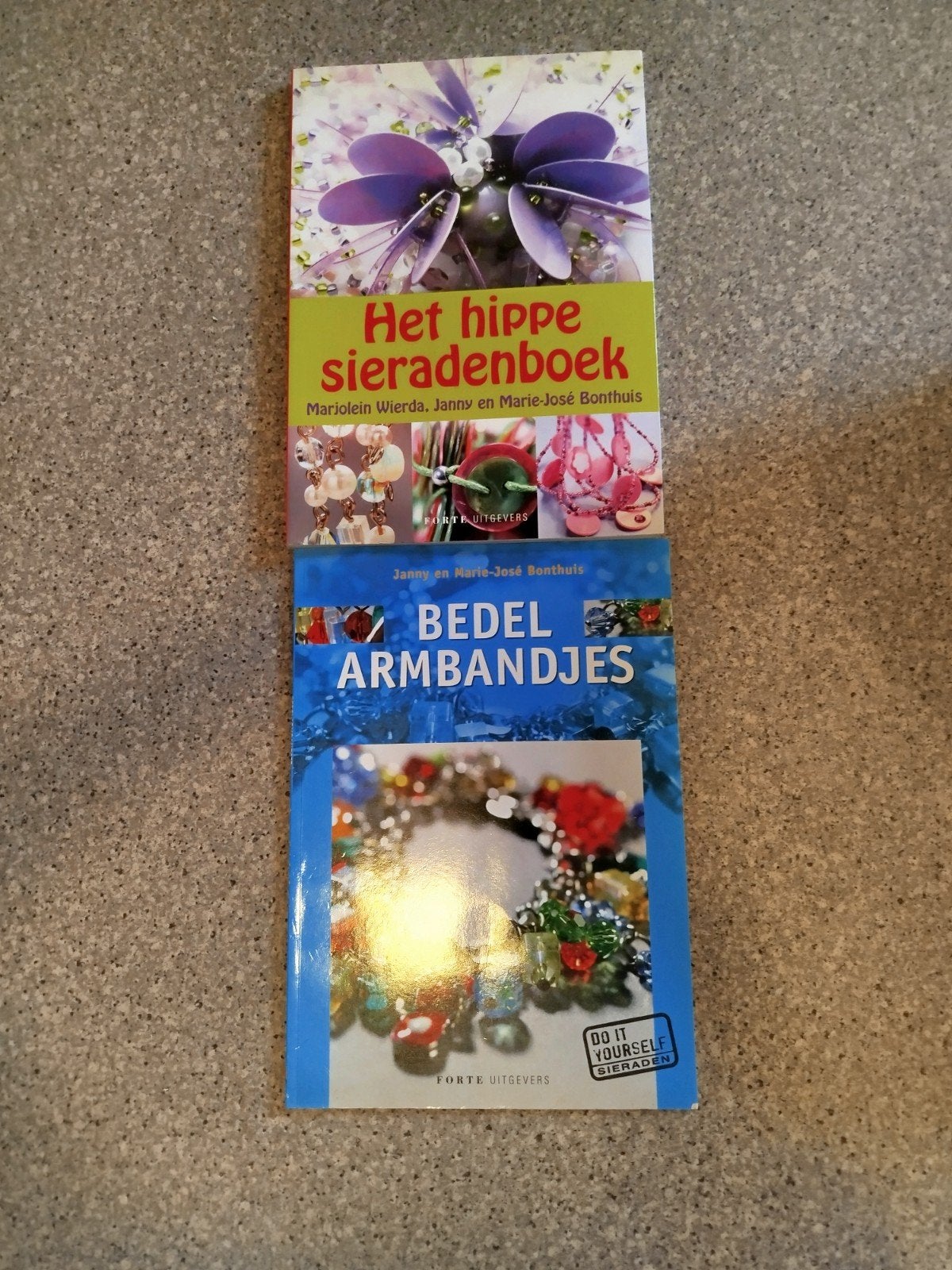 Hobby Boekjes: Sieraden Maken, Ophalen of Verzenden, Gelezen, Sieraden maken, Marjolein Wierda, Janny en Marie-José Bonthuis