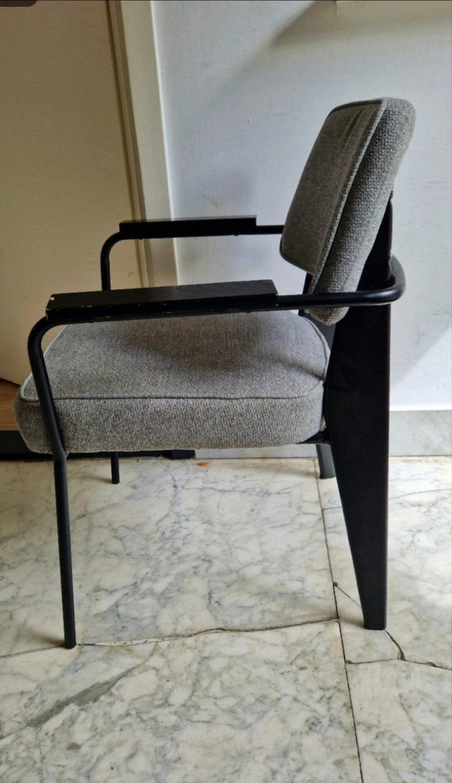 Designstoel relaxfauteuil eettafelstoel bureaustoel, Huis en Inrichting, Ophalen, Gebruikt, Grijs, Eén