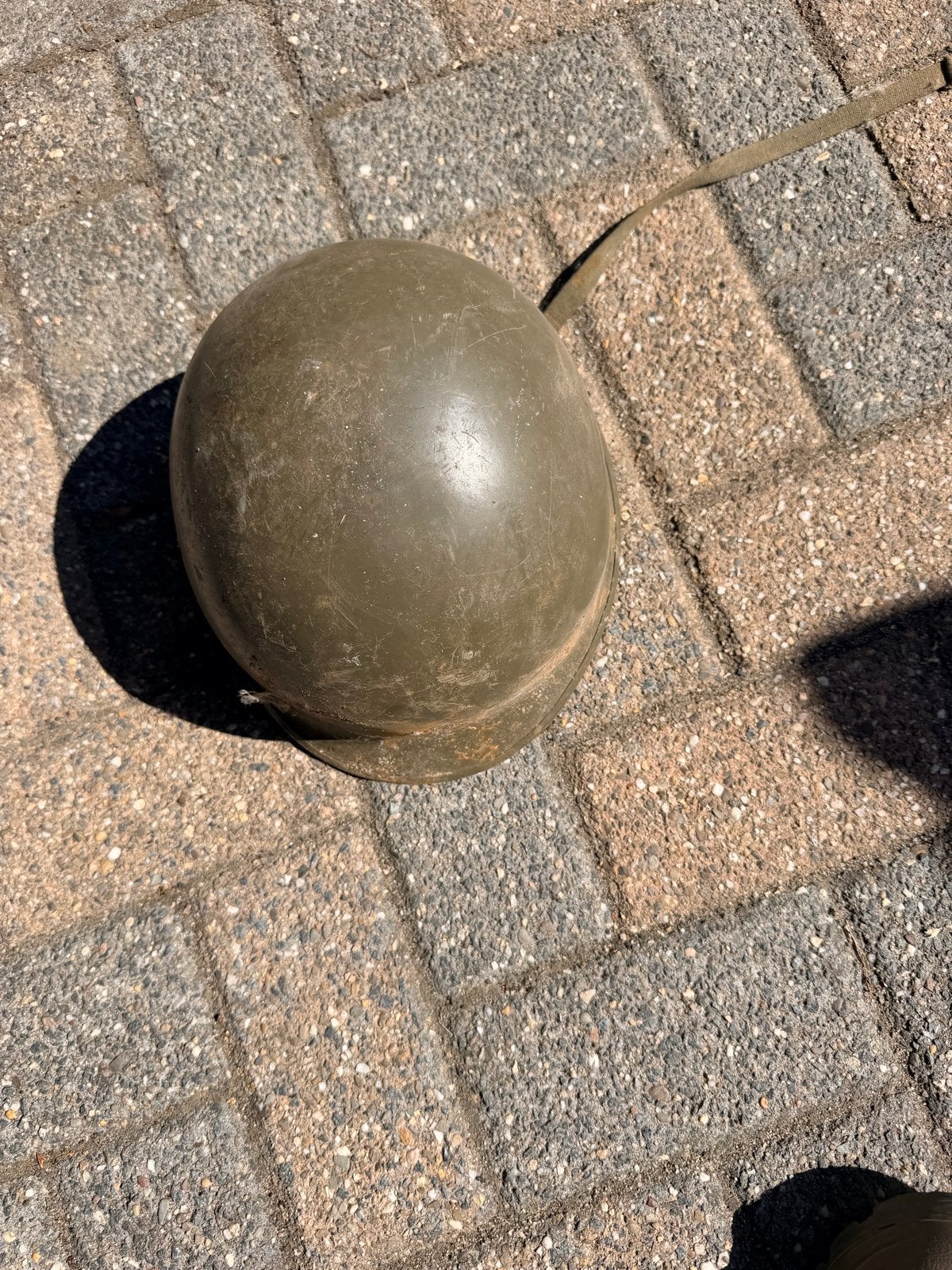 Vintage Legerhelm - Groen, Verzamelen, Militaria | Algemeen, Ophalen of Verzenden, Landmacht, Overige gebieden, Helm of Baret