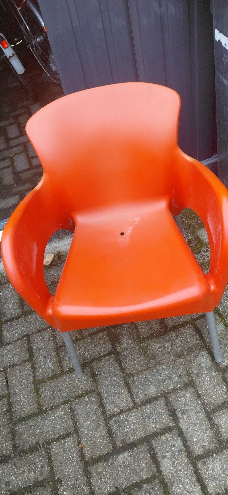 Oranje kunststof stoelen - stapelbaar, Ophalen, Gebruikt, Overige kleuren, Modern, Praktisch, Buiten