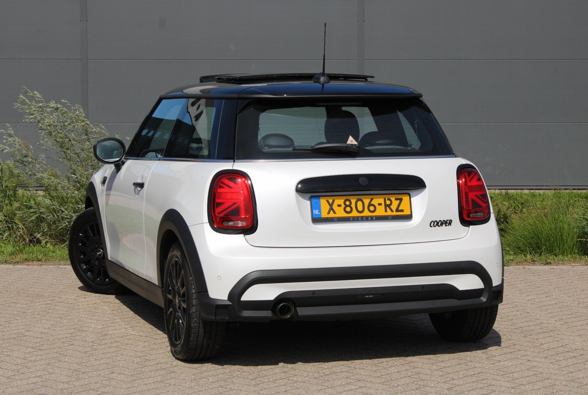 Mini 3-Deurs 1.5 Cooper Camden Edition Automaat Panodak NIEU, Auto's, 136 pk, Gebruikt, 4 stoelen, Leder en Stof