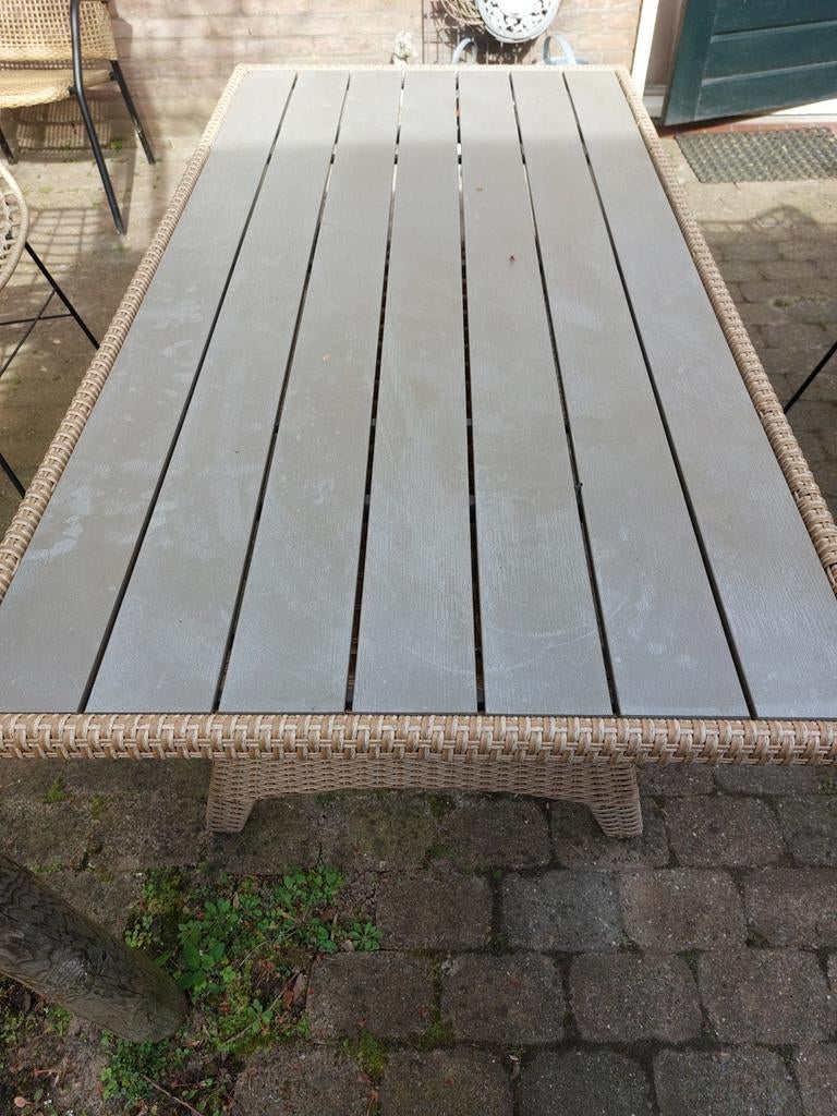 Tuintafel met wicker rand en grijs blad, Tuin en Terras, Tuintafels, Ophalen
