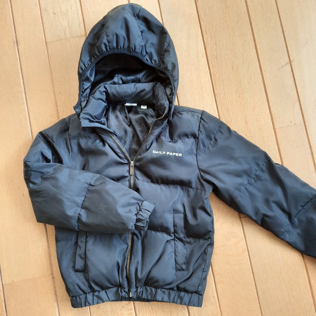 Daily Paper jack jas puffer zwart maat 140, Kinderen en Baby's, Ophalen of Verzenden, Zo goed als nieuw, Meisje, Jas