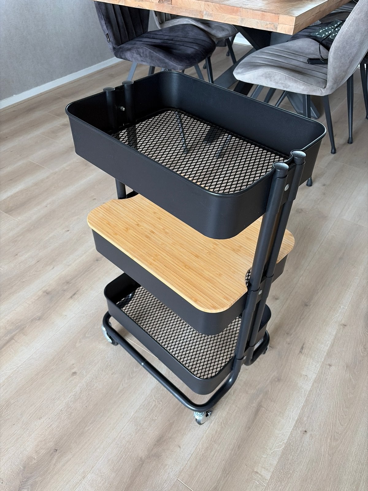 Ikea RASKOG roltafel zwart met houten plank, Huis en Inrichting, Ophalen, Gebruikt