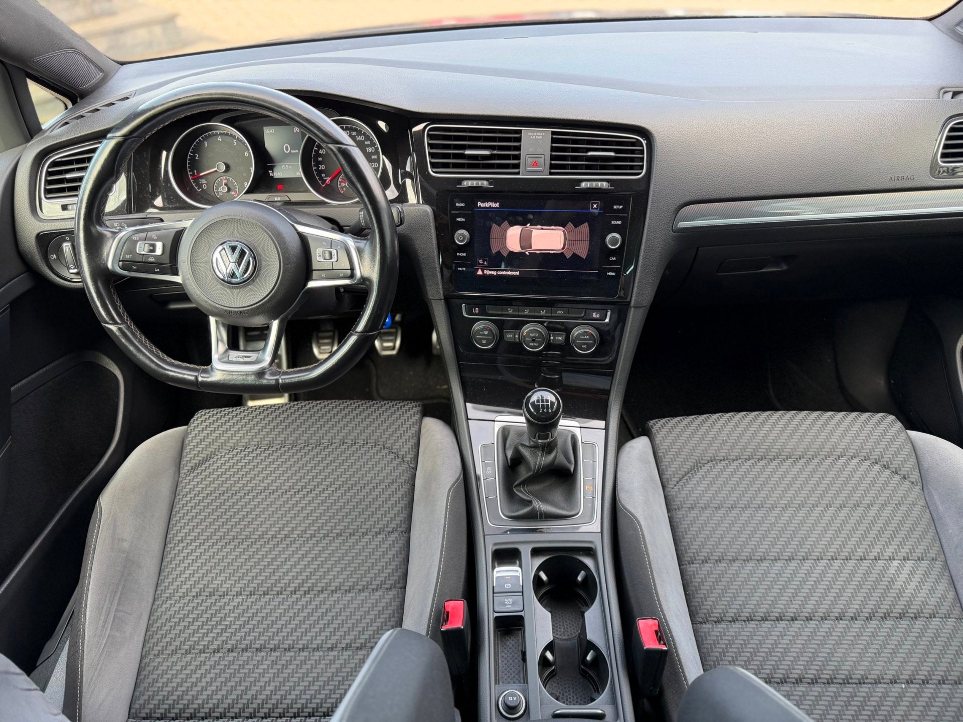 Volkswagen Golf 7.5 /1.4/ R-Line/ Carplay/ 18'', Auto's, Voorwielaandrijving, 125 pk, Gebruikt, 4 cilinders