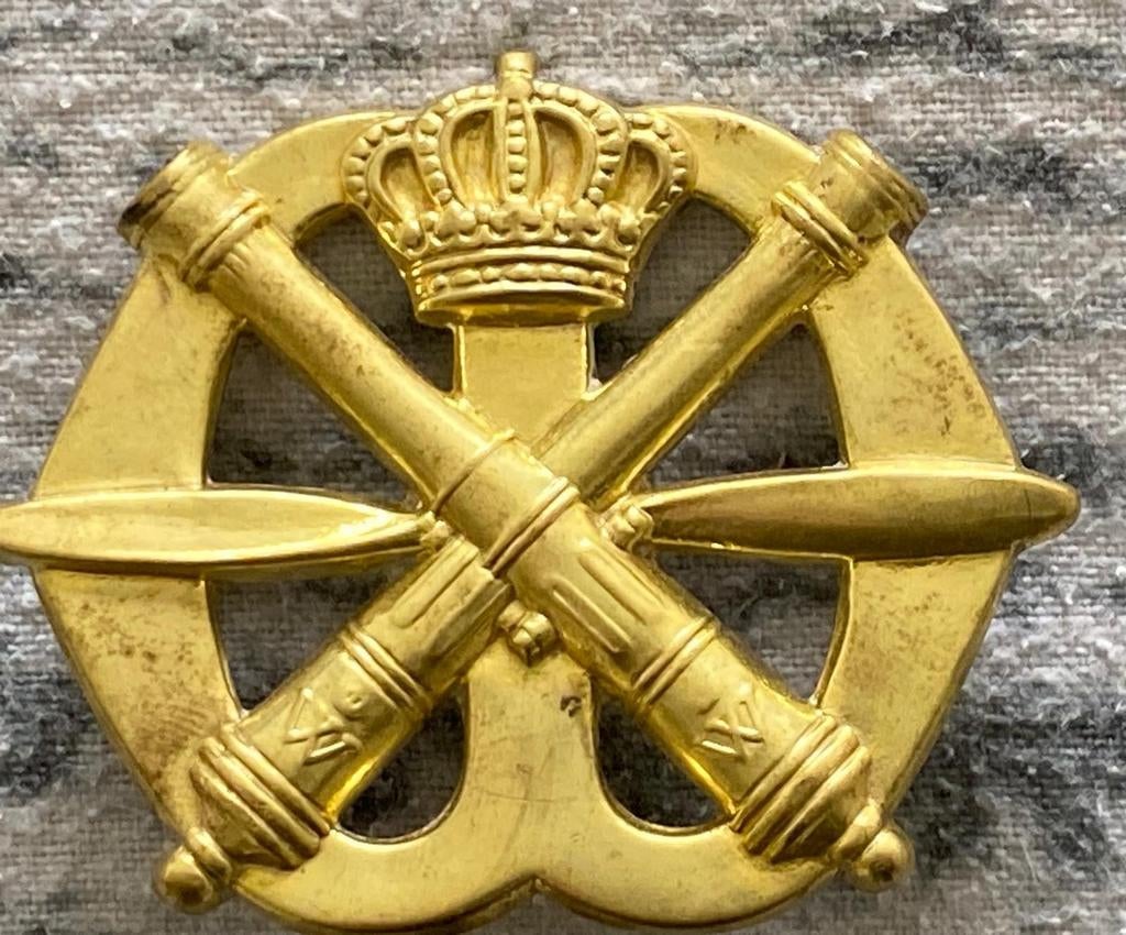 Oud baret embleem luchtdoelartillerie LUA., Verzamelen, Ophalen of Verzenden, Landmacht, Nederland, Embleem of Badge