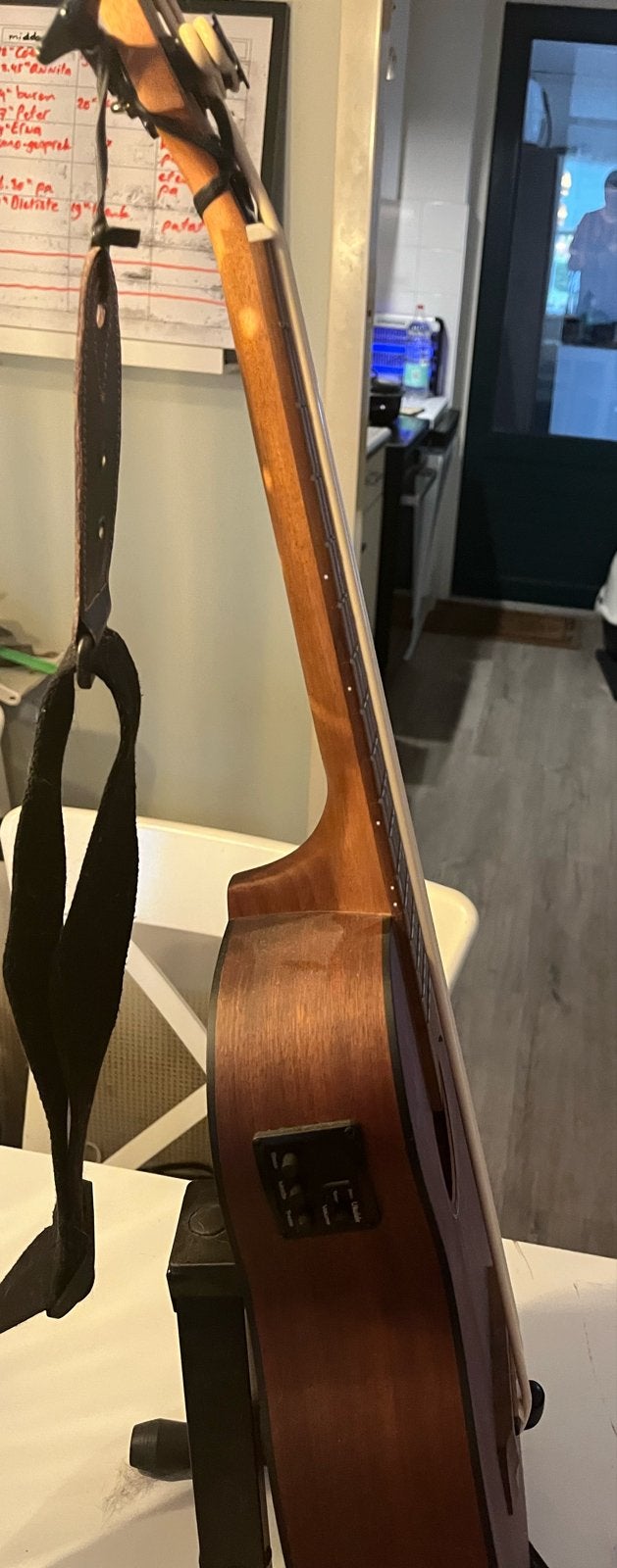 J&D Guitars semi-akoestische basgitaar (ukelele bas), Ophalen of Verzenden, Zo goed als nieuw, Overige typen, Met (piezo-)element