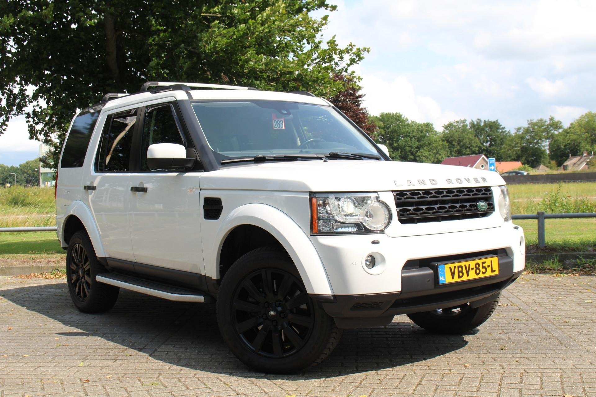 Land Rover Discovery 3.0 SDV6 HSE 258 pk Grijs Kenteken 2p N, Auto's, Automaat, Euro 5, Gebruikt, Zwart