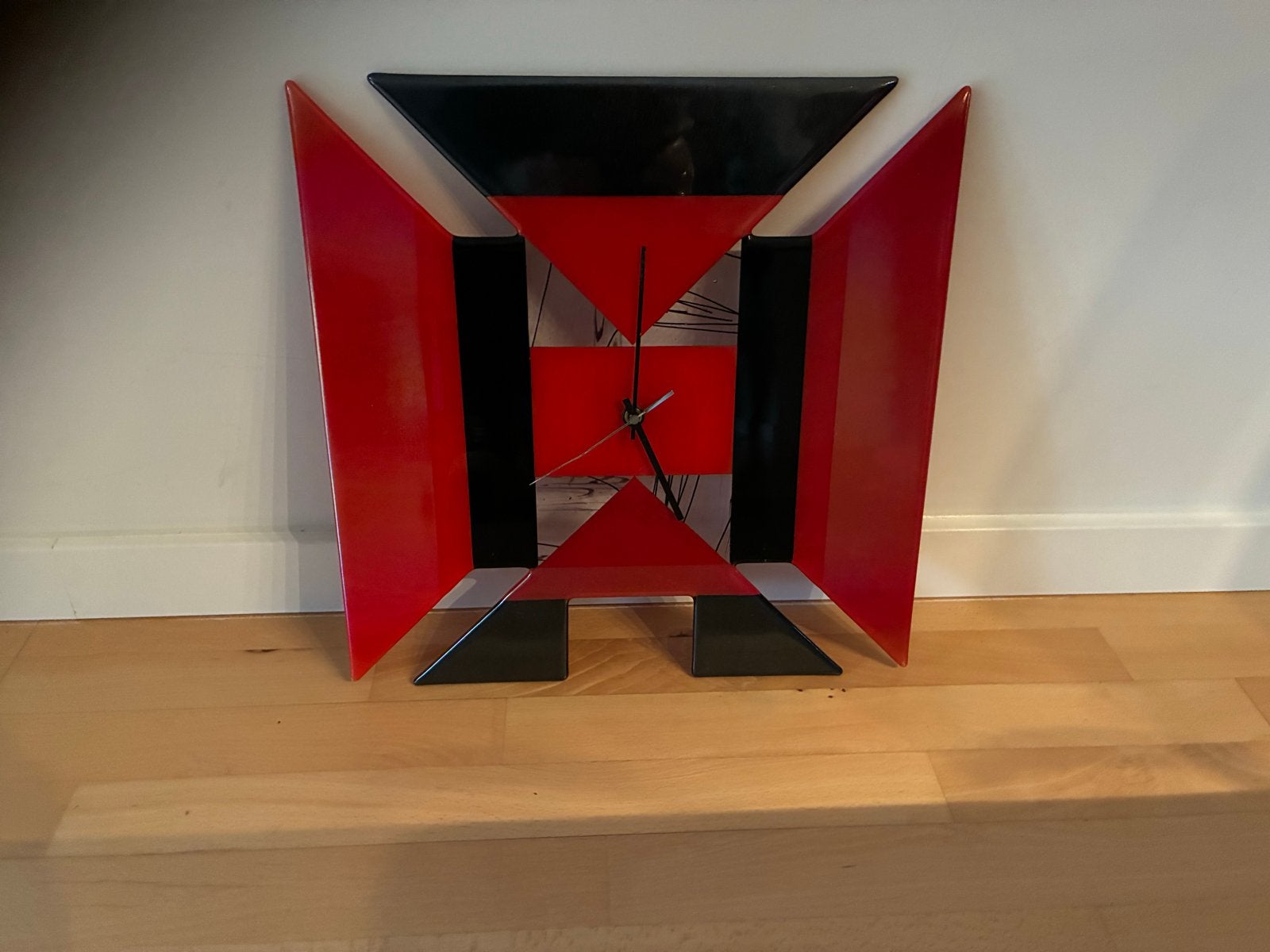 Glazen klok (45x45 cm) van glaskunstenaar Karin Hodes, Ophalen, Zo goed als nieuw, Analoog, Wandklok