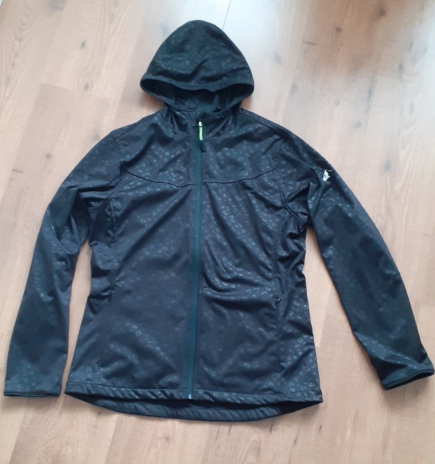 Mountain Peak Softshell Jas Zwart met Luipaardprint, Maat 38/40 (M), Zwart, Ophalen of Verzenden, Zo goed als nieuw