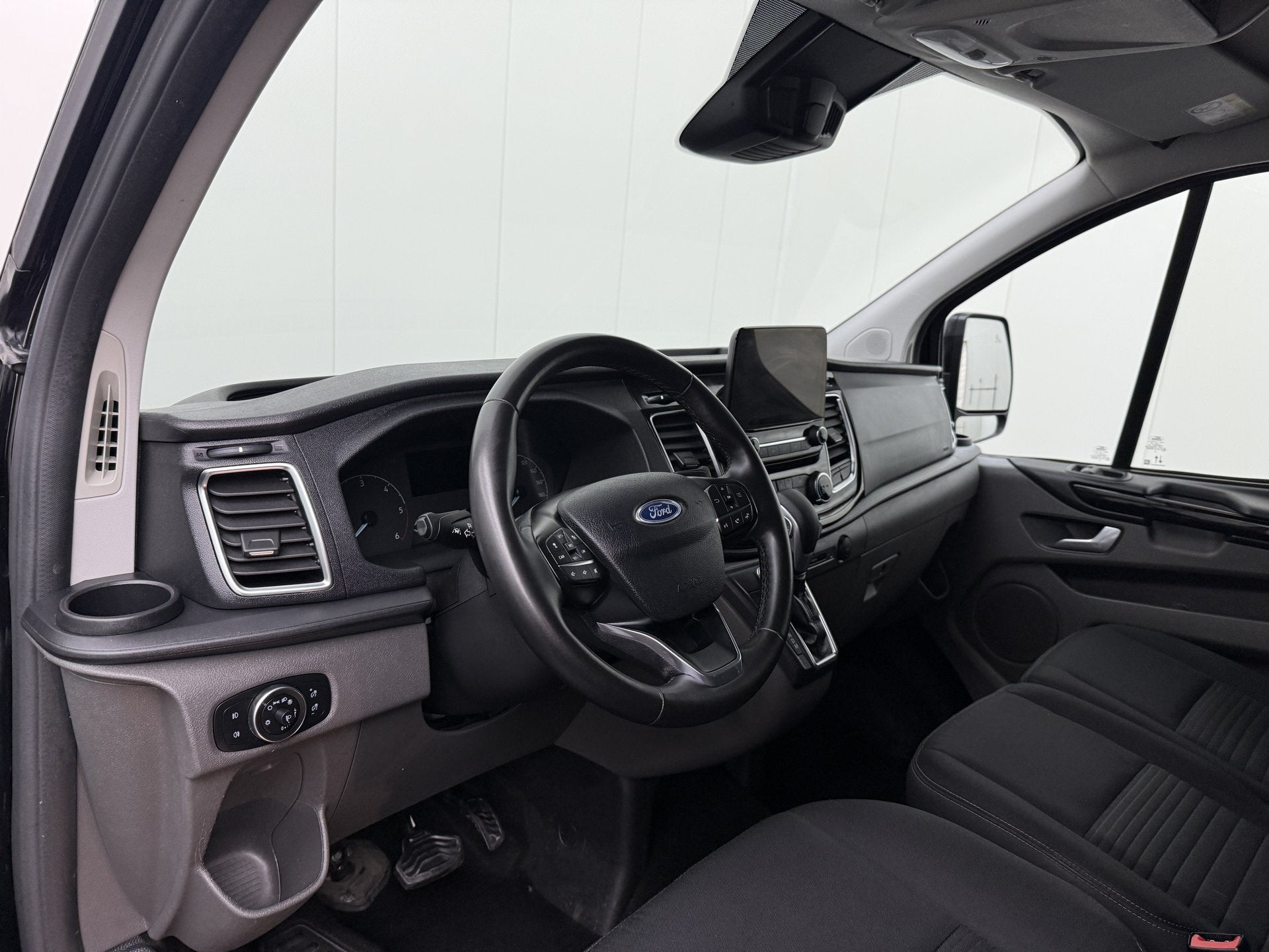 Ford Transit Custom 2.0TDCi 130PK Automaat Dubbele Cabine |, Auto's, Automaat, Dealer onderhouden, Stof, Zwart