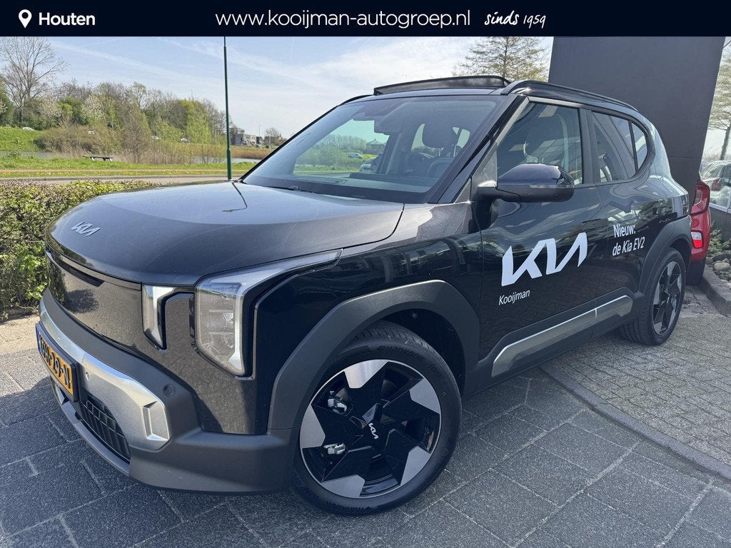 Kia EV2 Plus Advanced 42.2 kWh Nu Beschikbaar voor Proefrit, Auto's, Kia, Stof, Gebruikt, Zwart, Te koop