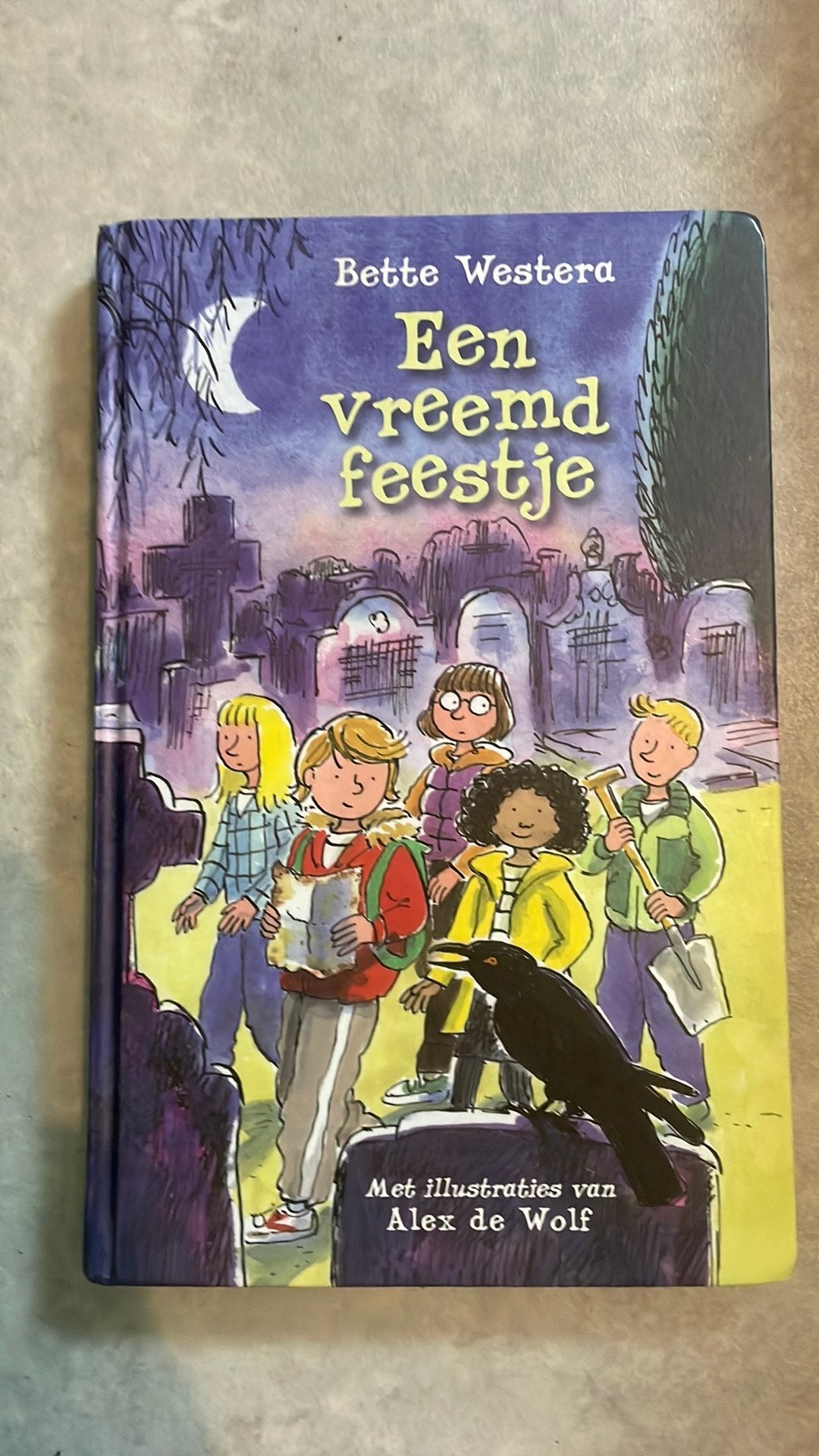 Bette Westera - Een vreemd feestje, Bette Westera, Fictie algemeen, Ophalen of Verzenden, Zo goed als nieuw