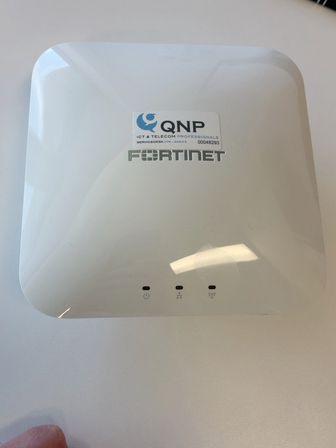 Fortinet FortiAP 231K-E – Professioneel WiFi 7 Access Point, Computers en Software, Ophalen of Verzenden, Zo goed als nieuw