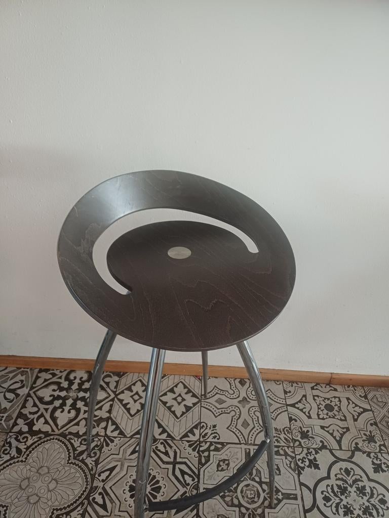 2 barkrukken van Magis Lyra, 1 kruk, Ophalen, 60 tot 90 cm