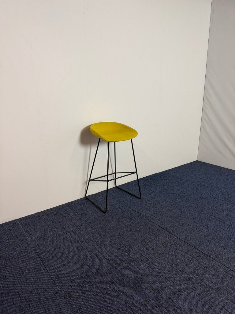 7 x Barkruk HAY About A Stool 'AAS' 39 - geel/zwart, Ophalen, Met voetsteun, 60 tot 90 cm, Gebruikt