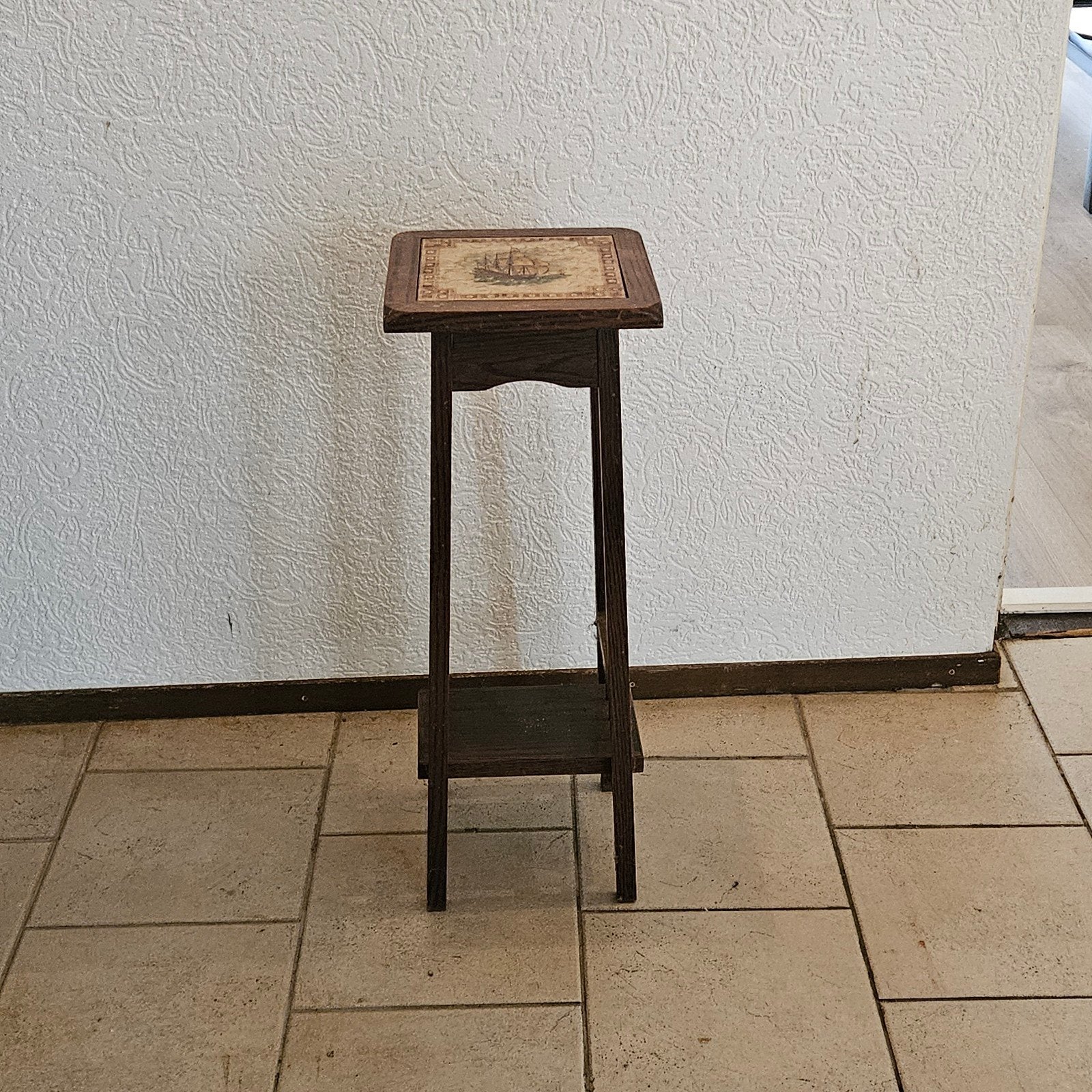 Antieke plantentafel met scheepstegel, Ophalen